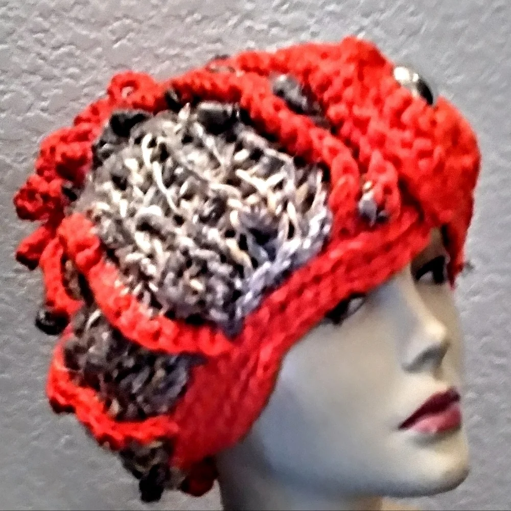 NWT Novelty Knit Hat With Free Form Crochet Accents - Picture 5 of 6